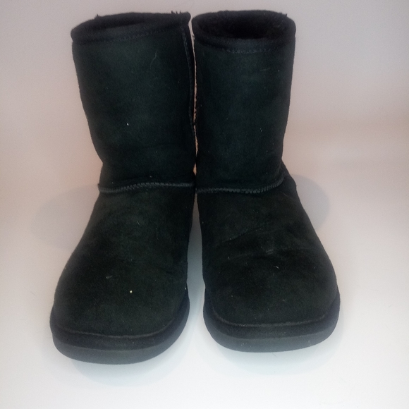 UGG short black boots size 5 in womans - Picture 2 of 4